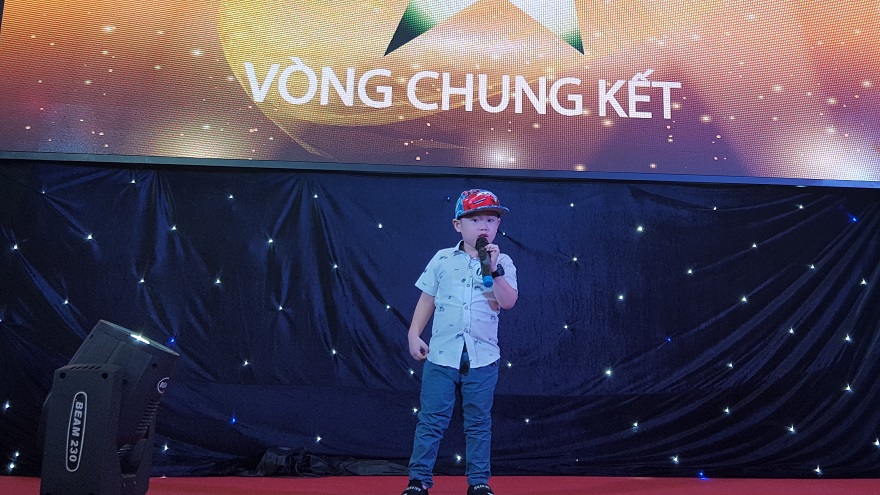 Nhật Minh (Dylan - 5 tuổi), bài hát 'Five little ducks'